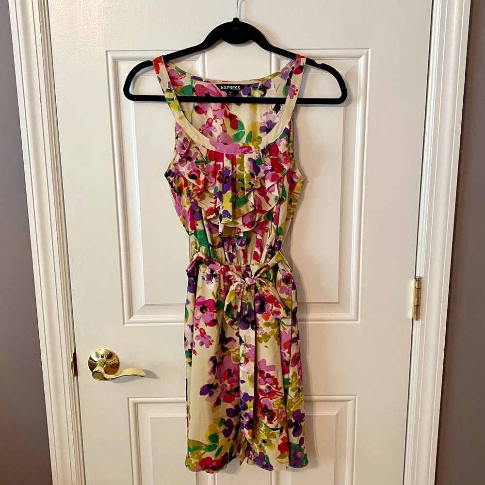 Express cream floral dress with belt - Size Small